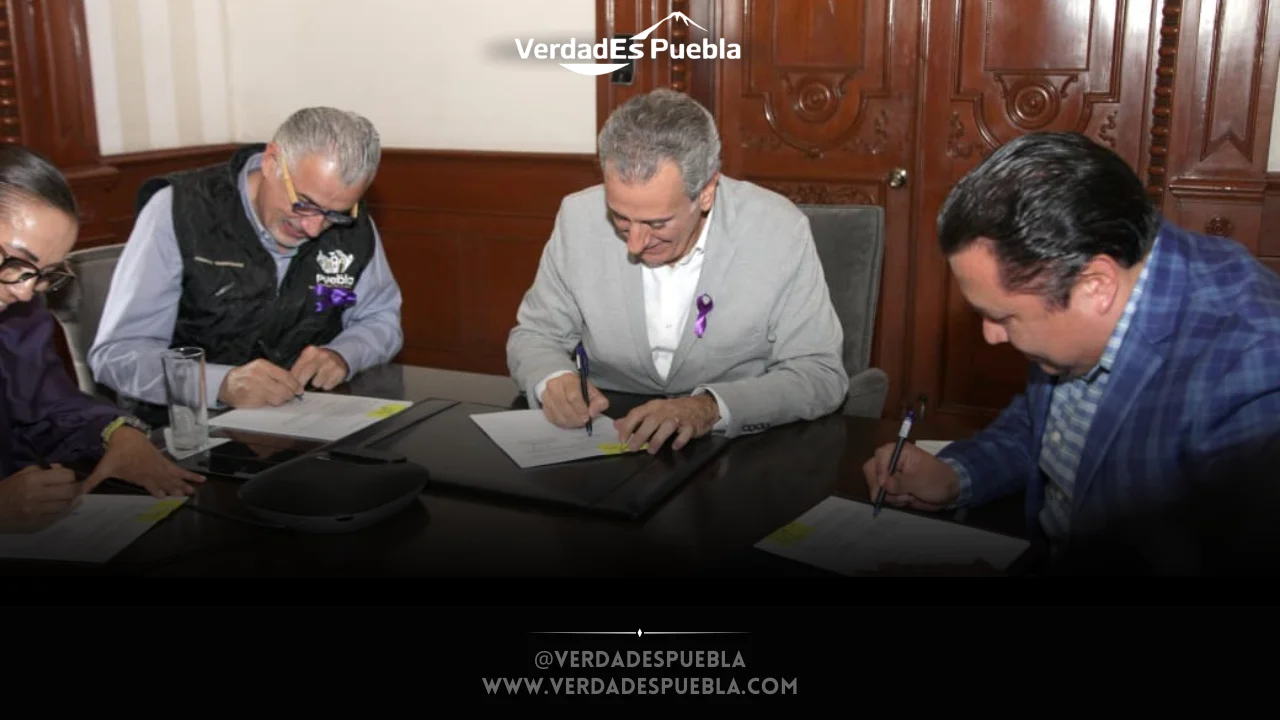 Pepe Chedraui firma aumento salarial trabajadores Ayuntamiento Puebla