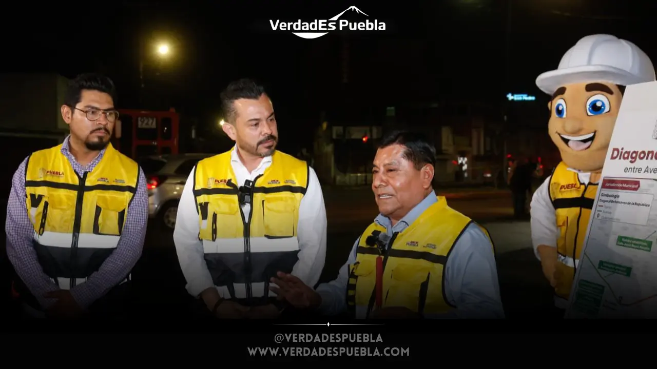 rehabilitación Diagonal Defensores Puebla pavimentación nocturna
